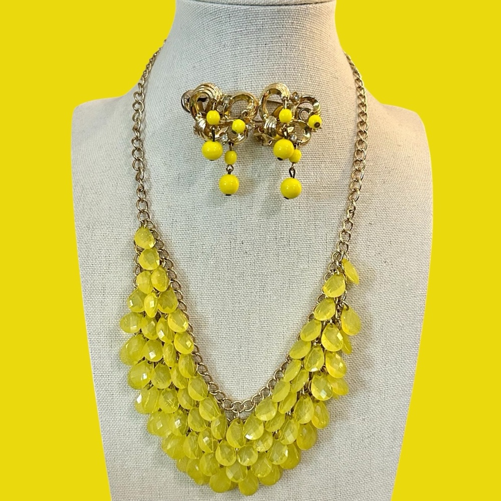 Sunny Yellow Vintage Cha Cha Necklace & Earrings Bundle